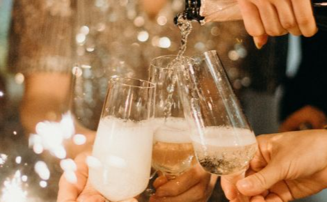 eGift card image of Champaign being poured into glasses 